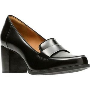 Clarks Tarah Grace Pump - Black shiny leather